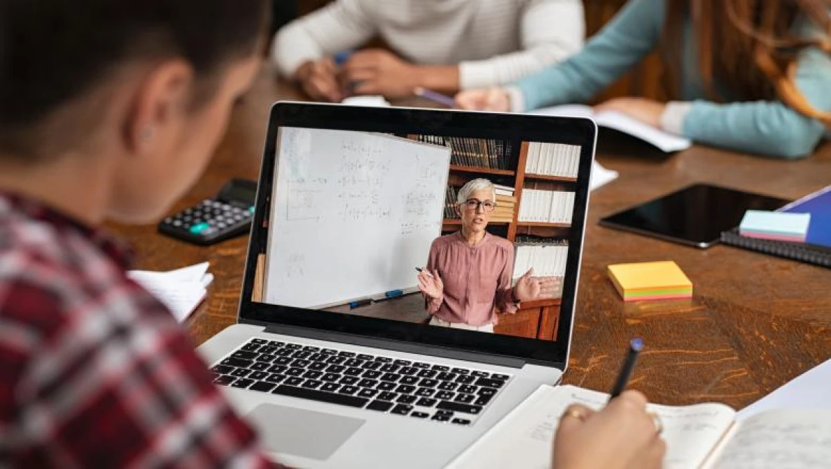 Ministrul Educației a anunțat care sunt elevii care vor face școală online din septembrie