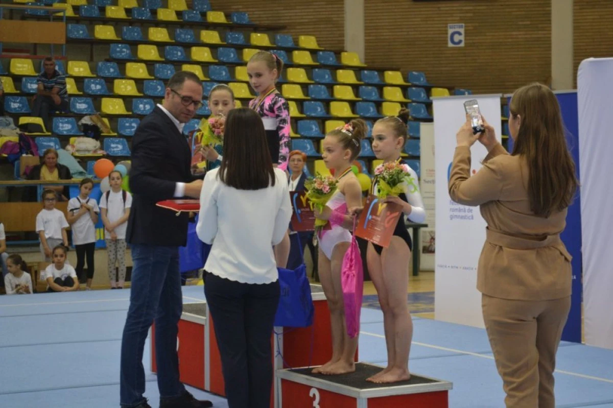 Ministrul sportului a promis, la Arad, investiţii în Polivalentă şi bazin (FOTO)