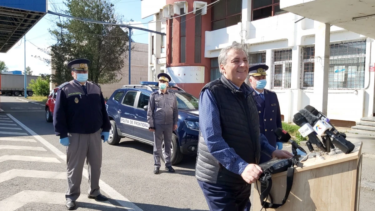 Ministrul Vela s-a dus în vama Nădlac să anunțe că nu se deschid piscinele!