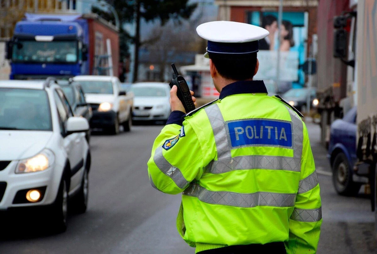 Minor de 15 ani, a fugit de la locul accidentului după ce a condus mașina