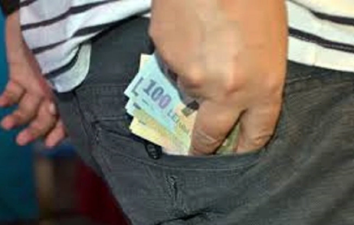 Minor din Arad, prins după ce a furat 7.000 de lei dintr-o sală de jocuri de noroc