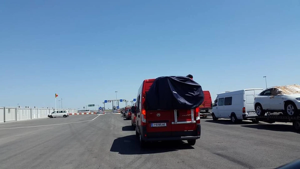 MINUNEA LA NOUL PUNCT DE FRONTIERA DE PE AUTOSTRADA ARAD-NADLAC N-A TINUT TREI ZILE