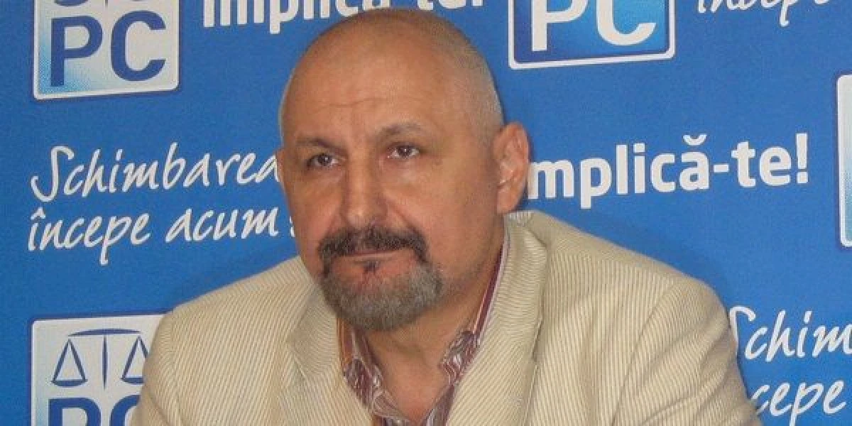 MIRCEA PURCARU: PRIMARUL SI-A BATUT JOC DE CEI CARE CIRCULA CU TRAMVAIUL
