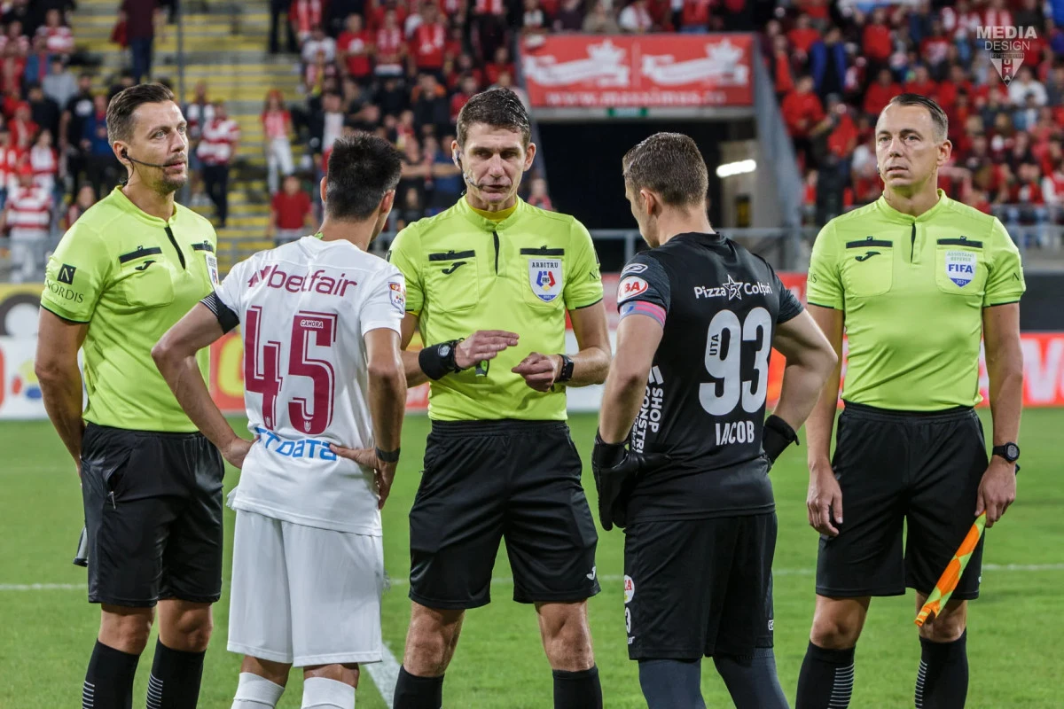 Mladinovici arbitrează „U” Cluj - UTA, Hațegan și Kovacs doar la VAR la cele două semifinale!