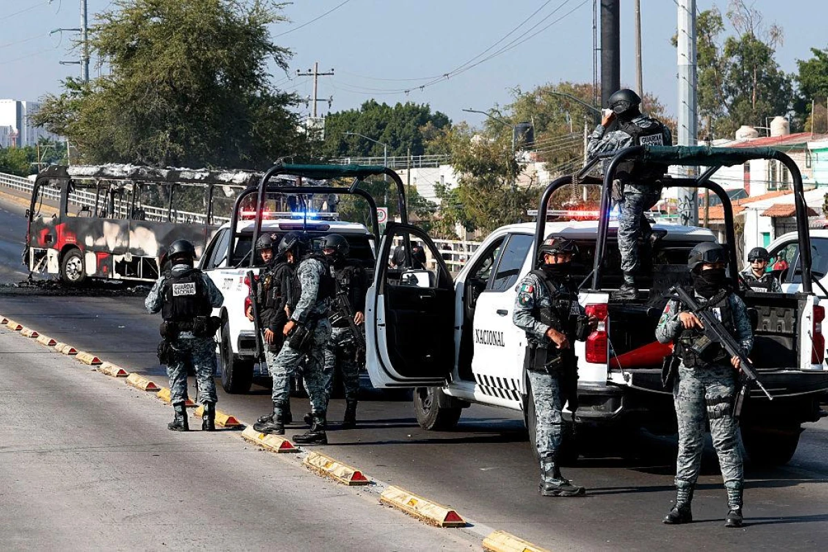 Moartea lui „El Mencho” declanșează un val de violențe în Mexic. Mii de militari, trimiși în stradă