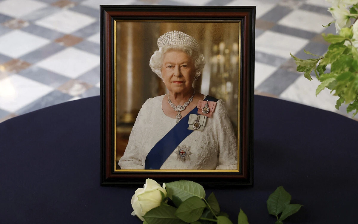 Moartea Reginei Elisabeta a II-a: Sicriul suveranei este transportat de la Balmoral la Edinburgh şi de acolo la Londra