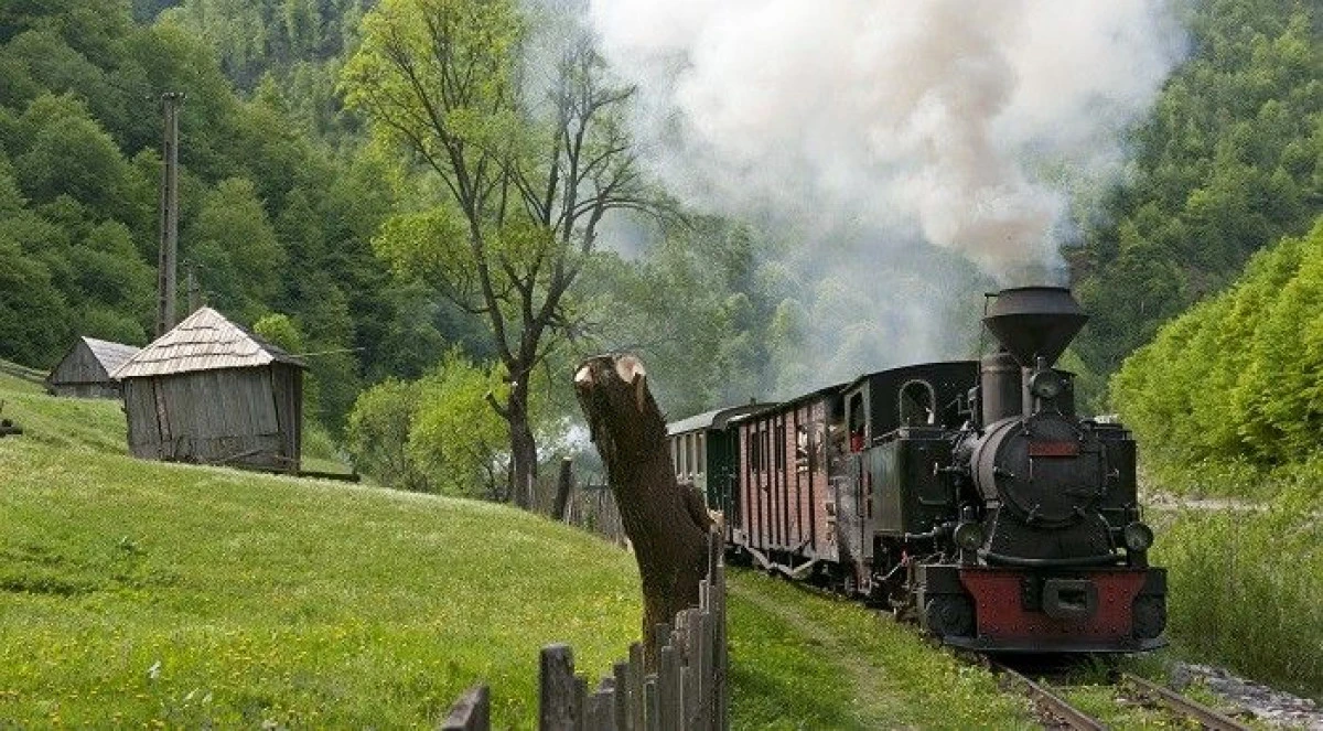 MOCĂNIȚA ȘI-A RELUAT CURSELE REGULATE PENTRU TURIȘTI