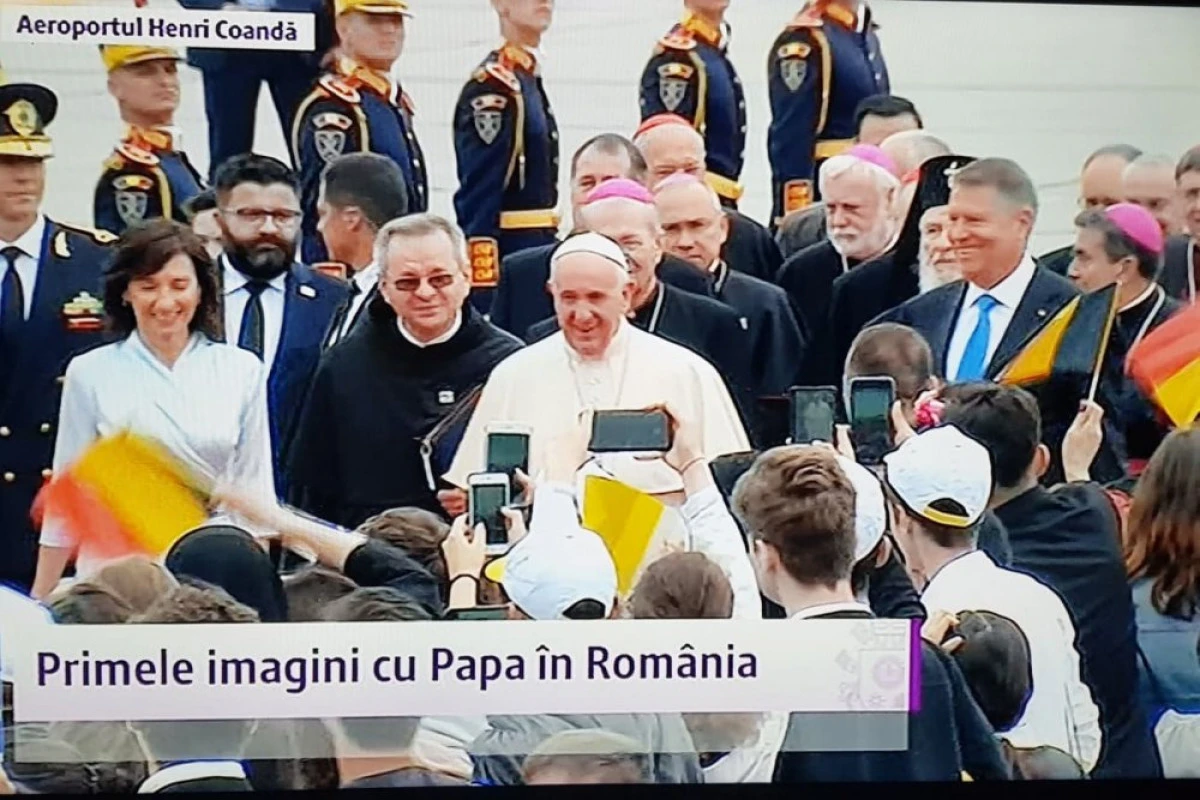 Moment istoric! Papa Francisc a ajuns în România
