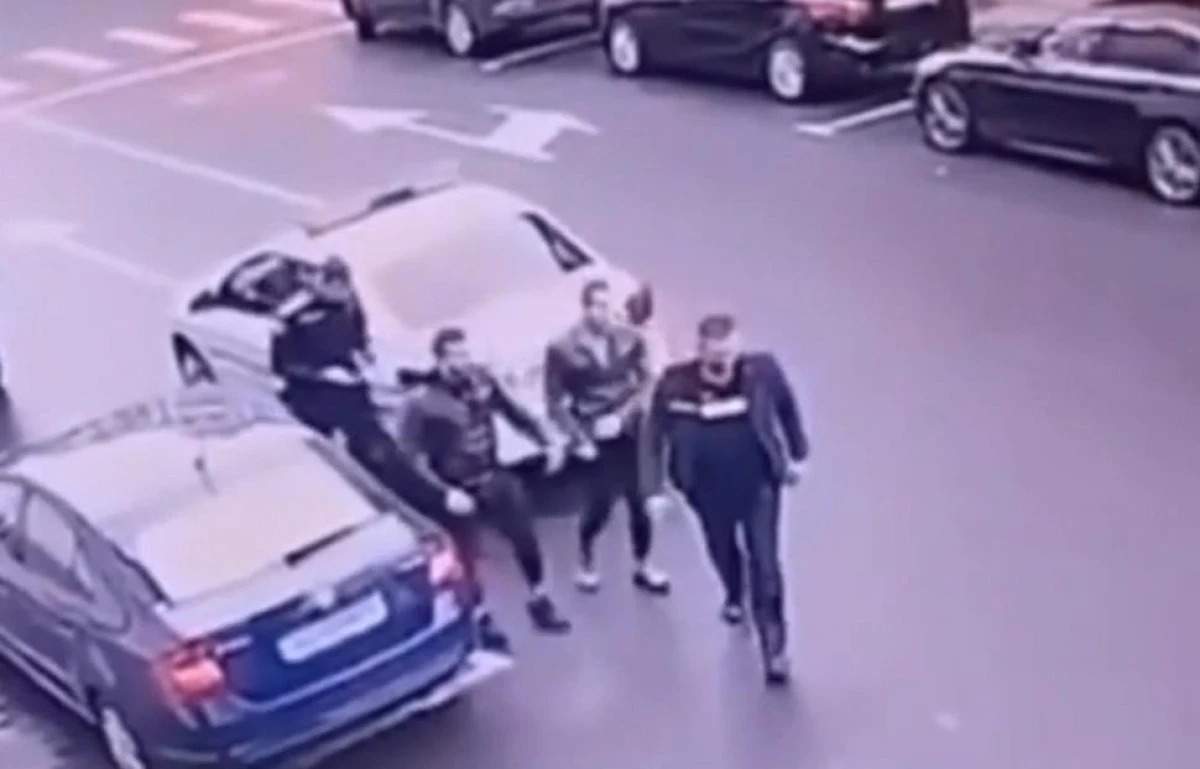 Momentul în care deținuții care au spart un bancomat au evadat, surprins de camere video