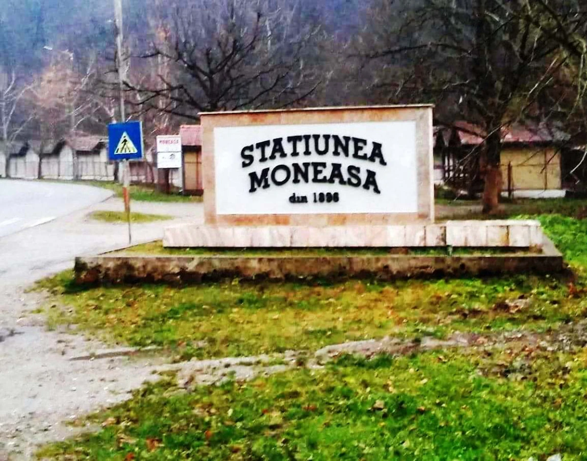 Moneasa a rămas fără iluminat public. Primarul acuză ENEL că a tăiat curentul fără niciun avertisment