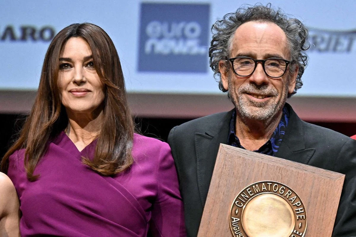 Monica Bellucci confirmă ca are o relație cu regizorul Tim Burton