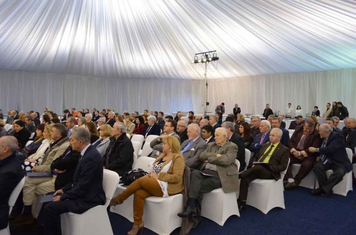MONOGRAFIA CAMEREI DE COMERT A FOST LANSATA LA EXPO ARAD