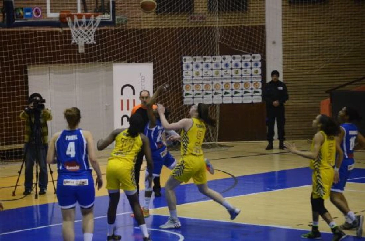 MORAL INAINTE DE PLAY-OFF: UNIV.GOLDIS ICIM ARAD - CSU ALBA IULIA 78-65