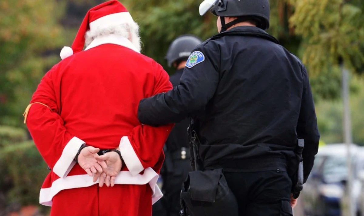 Moș Crăciun, dat pe mâna poliției de un băiețel de nouă ani