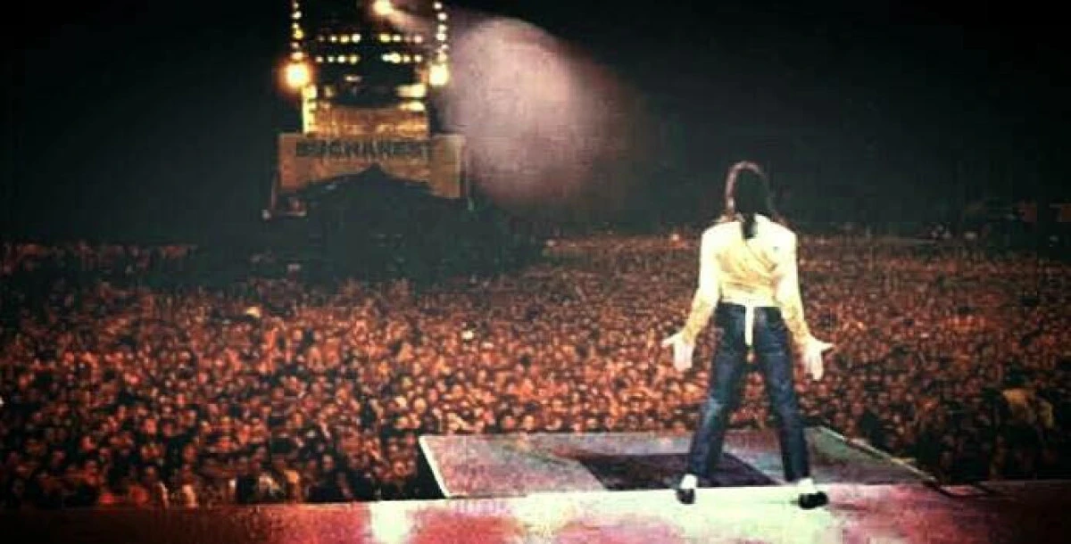 Moştenitorii lui Michael Jackson au distribuit gratuit înregistrarea completă a concertului de la Bucureşti