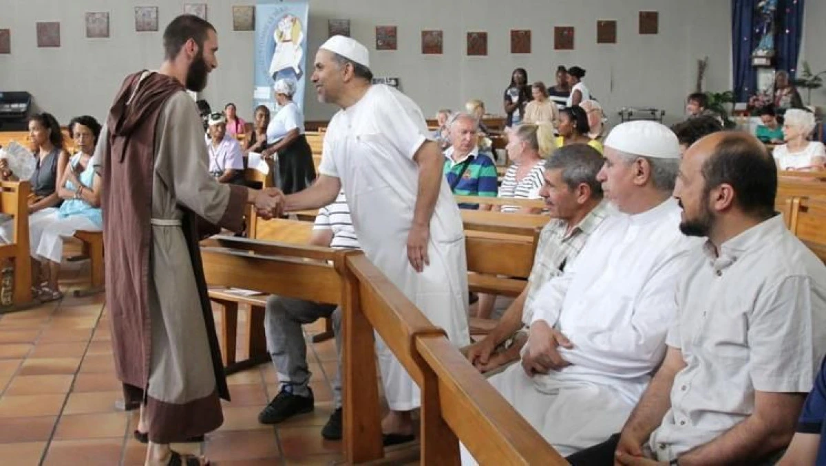 MUSULMANI DIN FRANȚA ȘI ITALIA AU PARTICIPAT LA SLUJBELE CATOLICE ÎN SEMN DE SOLIDARITATE CU PREOTUL ASASINAT