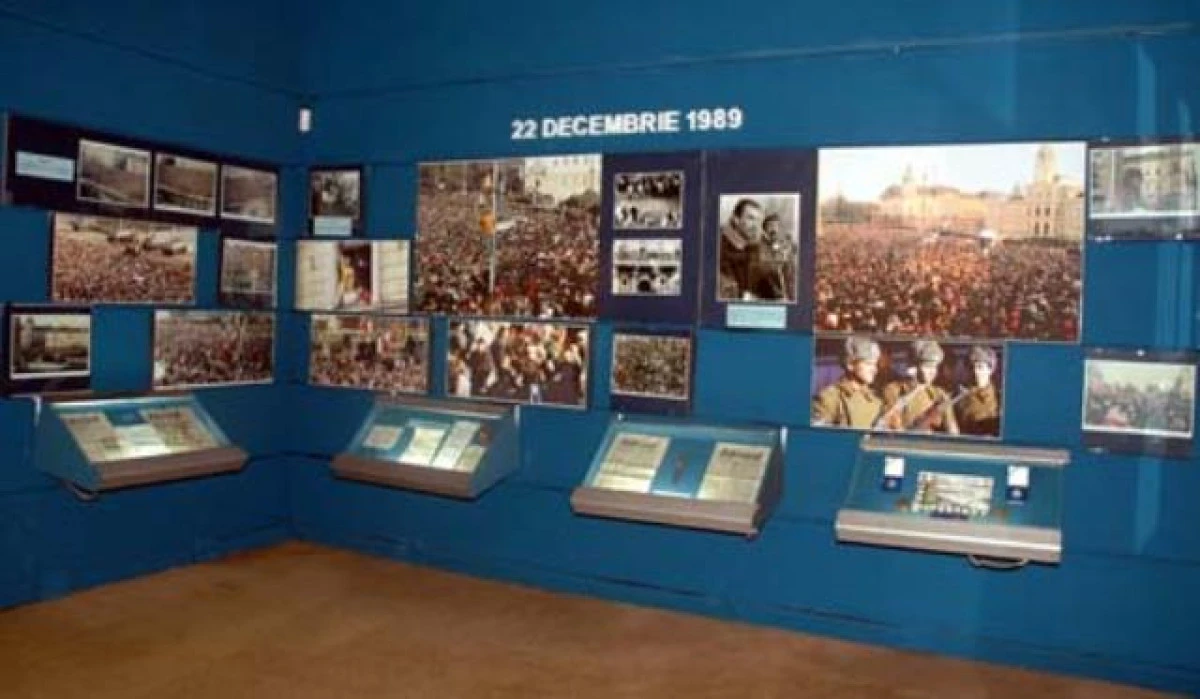 Muzeul oferă tururi ghidate gratuite în secţiile dedicate Revoluţiilor din 1848 şi 1989