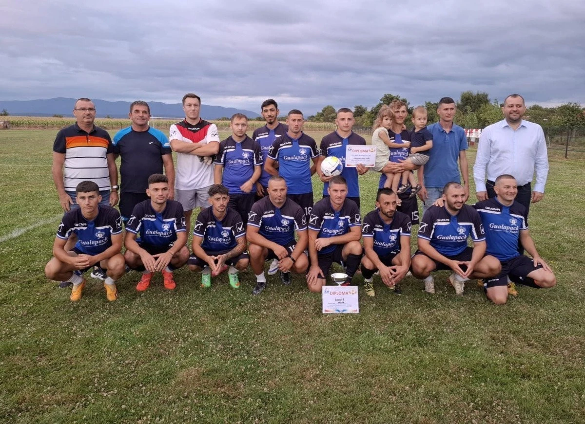 Nădabul a făcut „tripla” în Cupa Satelor la fotbal, Șepreușul și Cermeiul pe podium