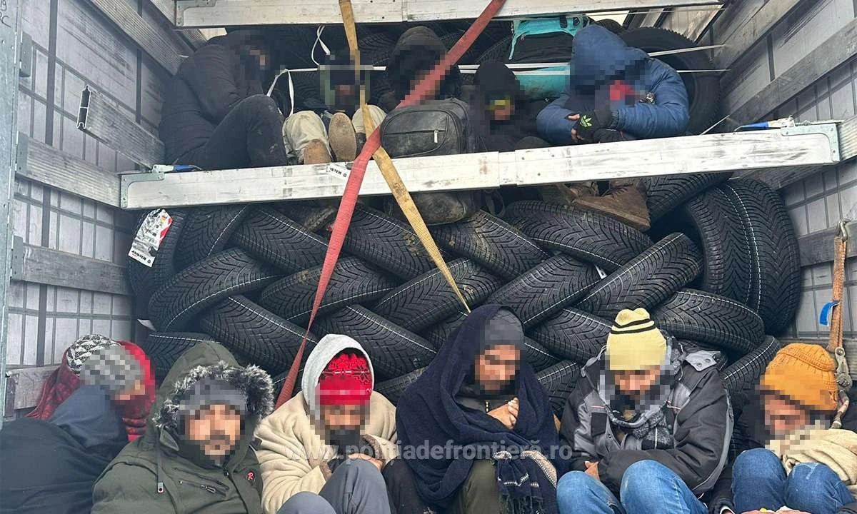 Nădlac II: 12 refugiați au încercat să treacă frontiera ascunși printre cauciucuri