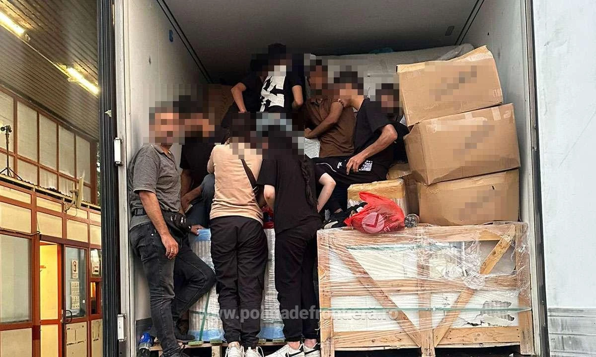 Nădlac II: 17 refugiați au fost găsiți într-un TIR