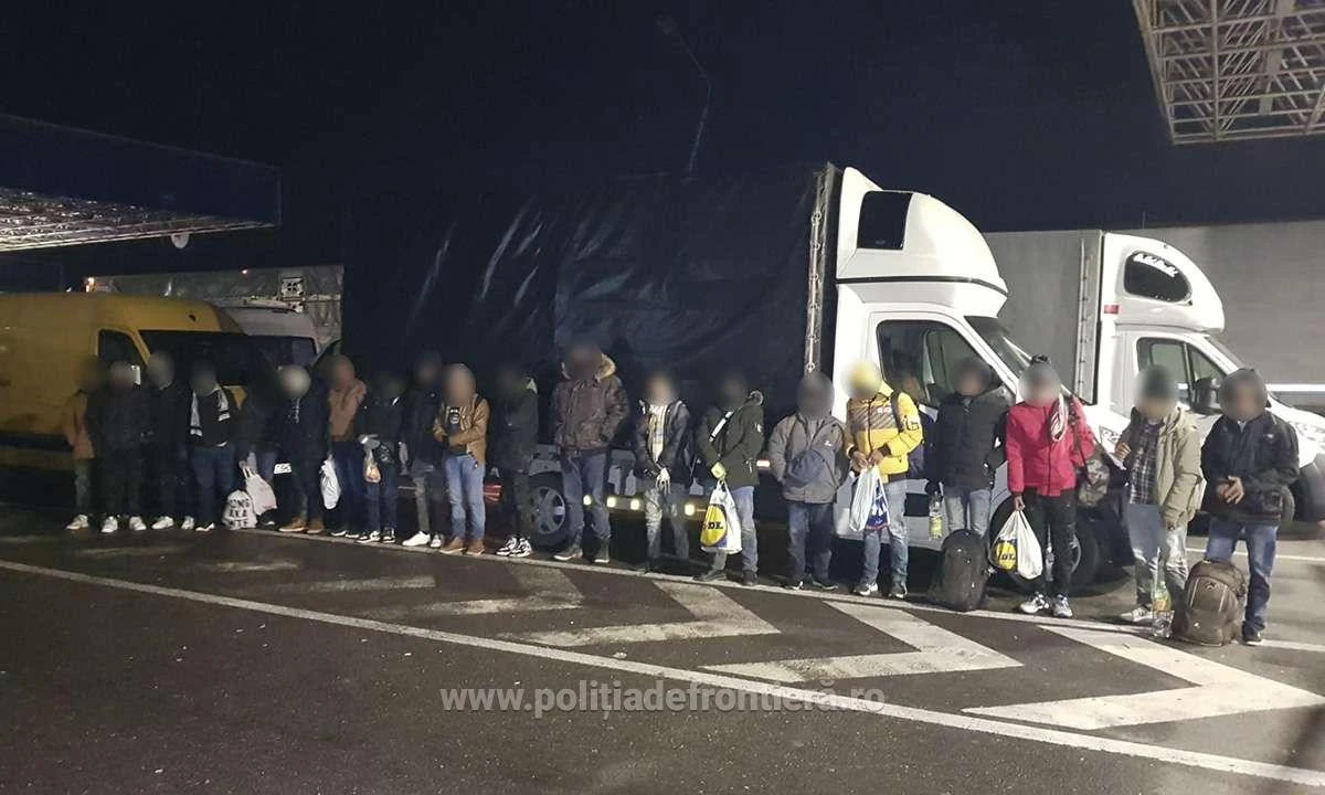 Nădlac II: 26 de cetățeni străini, depistați ascunși în două autoutilitare