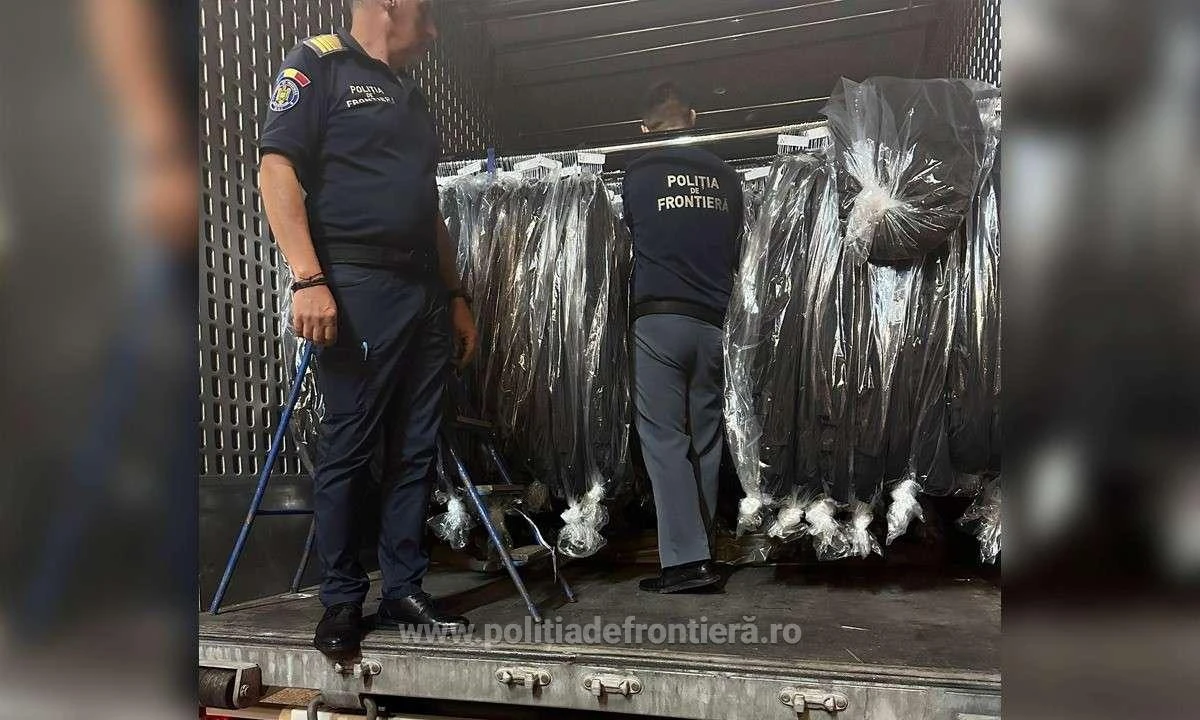 Nădlac II: Zece sirieni au fost găsiți într-un TIR cu textile