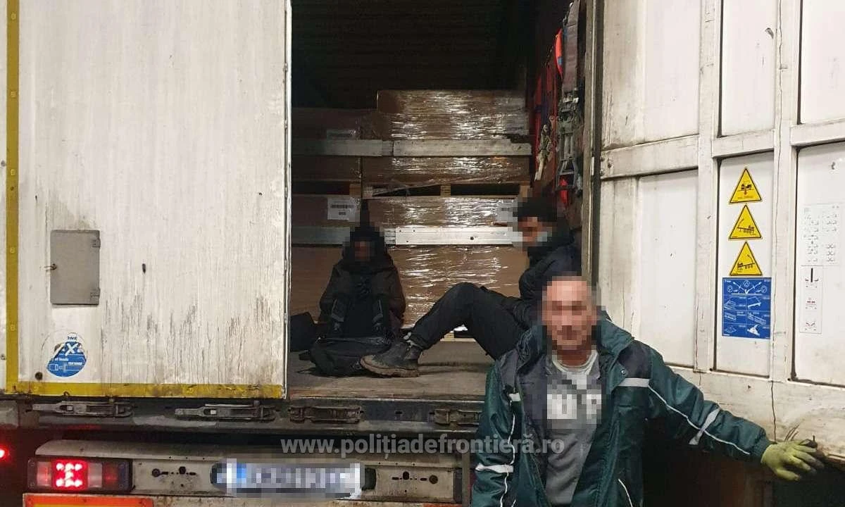 Nădlac: Opt cetățeni străini depistați într-un TIR și la ,,zona verde”