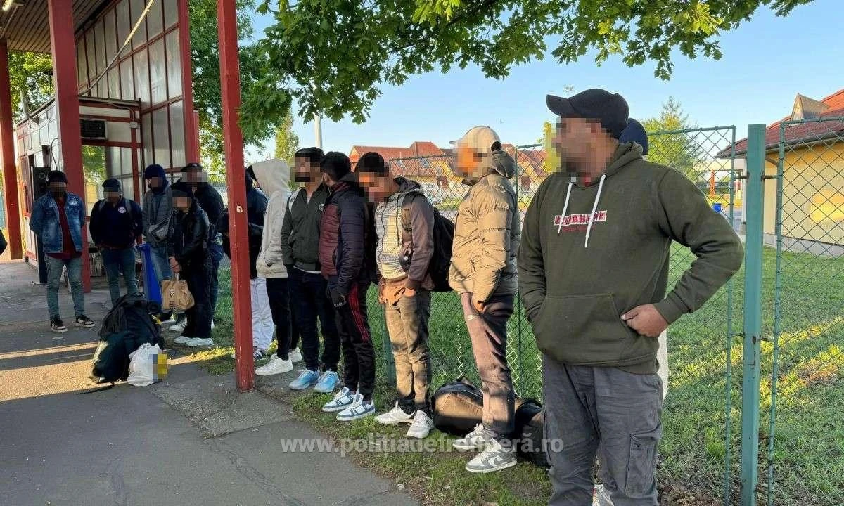 Nădlac: Paisprezece cetățeni străini au încercat să treacă granița ascunși într-un TIR cu porumb
