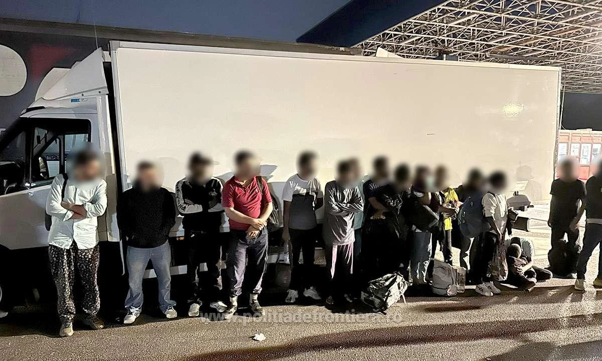 Nădlac: Şaisprezece cetățeni străini, ascunși după un perete dublu