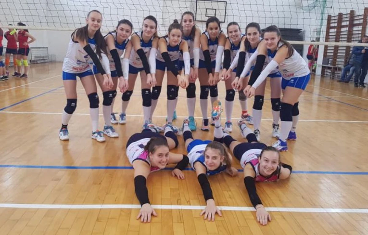 Nădlacul găzduieşte turneu semifinal de volei cadete