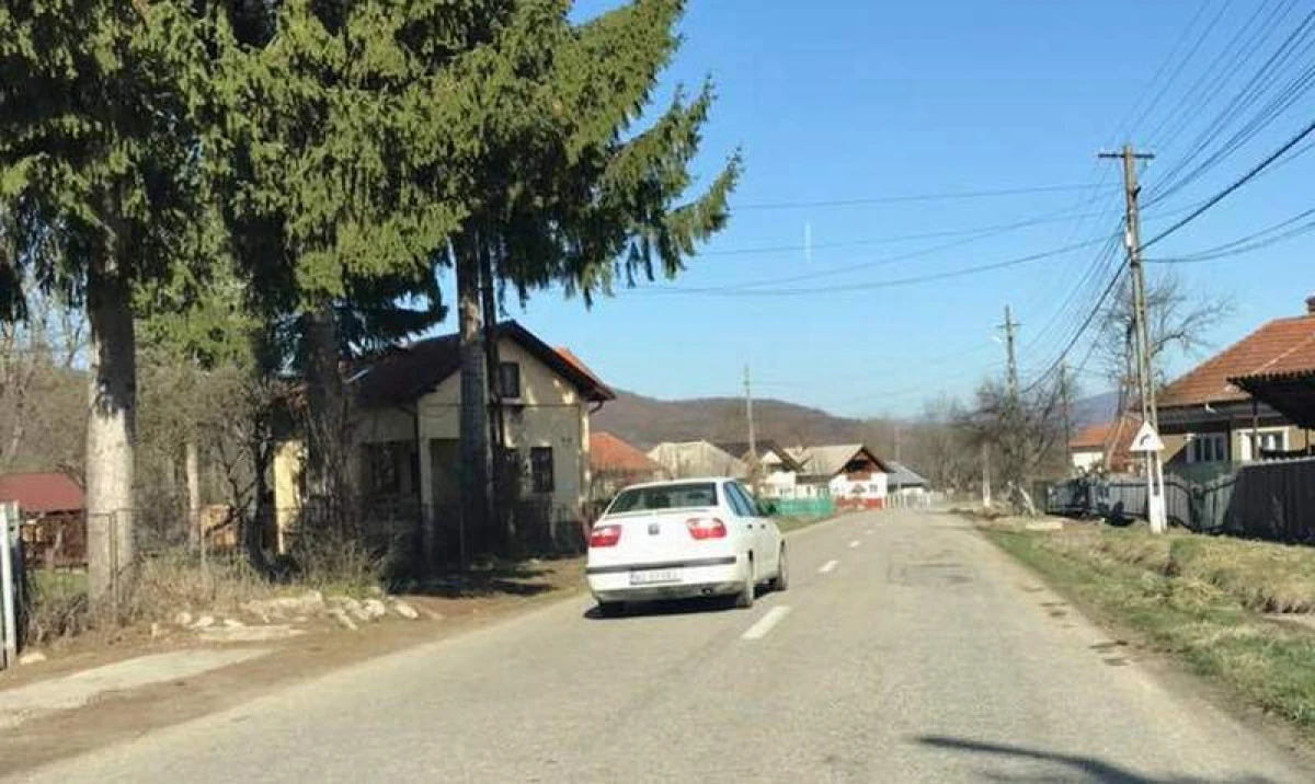 Neavând permis, un bărbat din Vinga și-a abandonat mașina pe marginea drumului când a văzut poliția