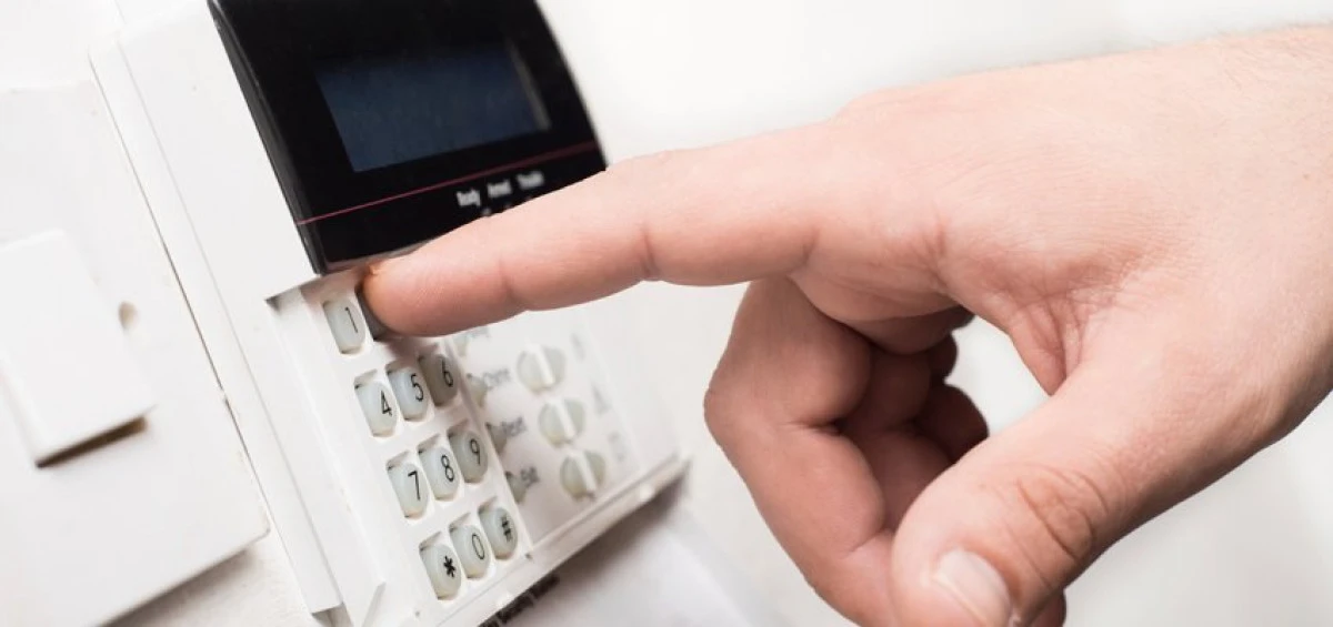Nereguli de 8.400 lei la sistemele de securitate din Pecica și Arad