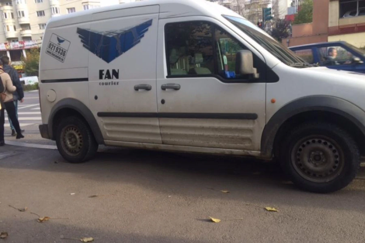 Nervi de weekend cu Fan Courier, sau "La mulți ani, C.! Prietena ta a vrut, Fan Courier n-a putut!"