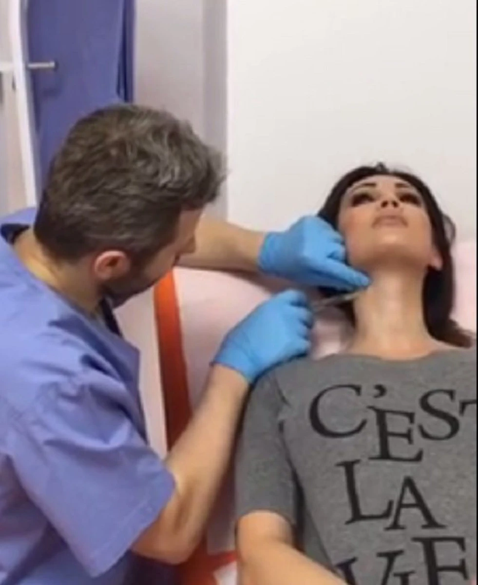 Nicoleta Luciu, din nou pe scaunul esteticianului