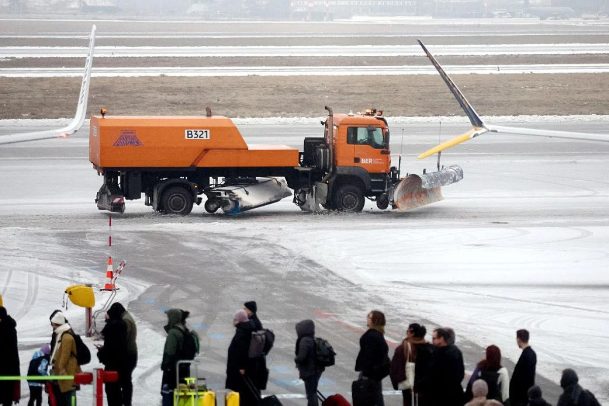 Ninsori abundente în Austria: Traficul aerian suspendat pe aeroportul din Viena