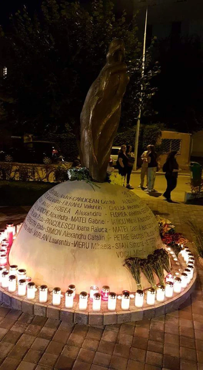 Noapte albă în faţa clubului Colectiv, la un an și nouă luni de la tragedie