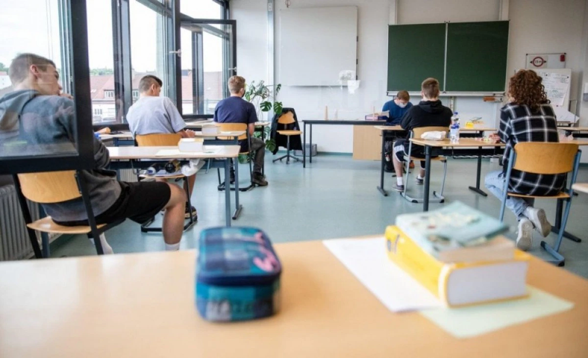 Noile scenarii după care se vor desfășura cursurile. Vezi lista completă cu școlile și grădinițele din județul Arad