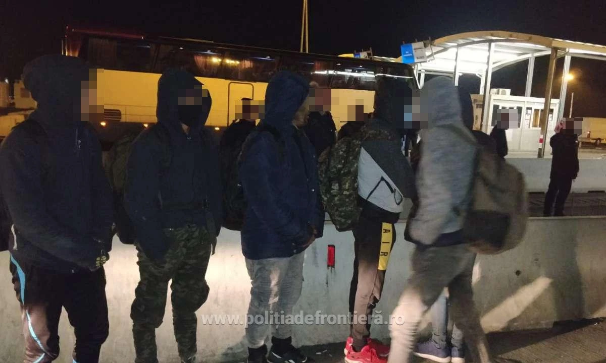 Nouă afgani, ascunşi în autocamioane, prinși la P.T.F. Nădlac II
