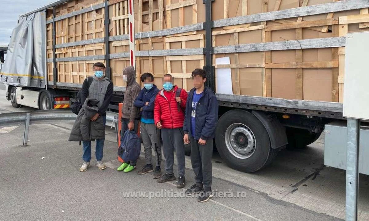 Nouă cetăţeni străini depistați de polițiștii de frontieră la graniţa cu Ungaria