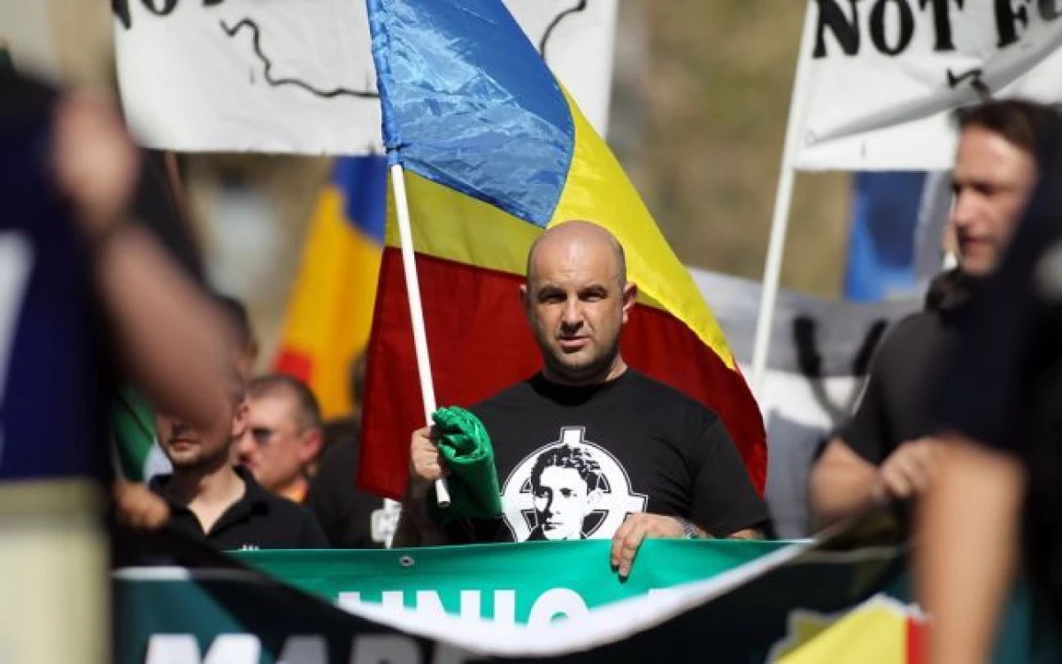 NOUA DREAPTA ARAD: „POLITISTII EXAMINATORI DE LA CIRCULATIE II CAD INTENTIONAT PE TIGANI“