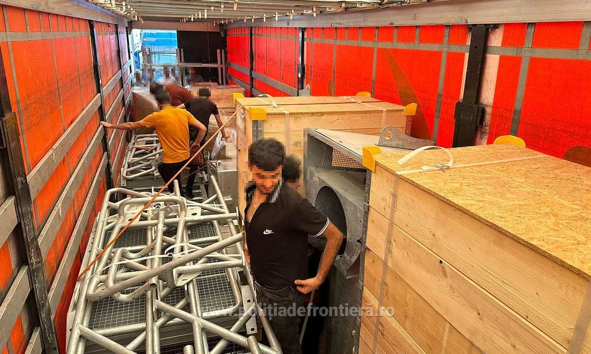 Nouă refugiați, depistaţi ascunși printre pâine congelată de polițiștii de frontieră de la PTF Nădlac