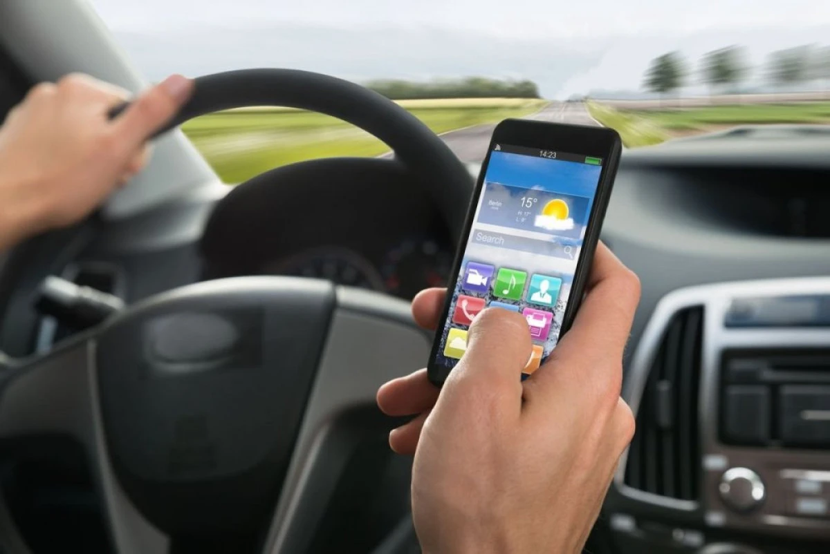 Noul cod rutier din 2019. Ce riști dacă ești prins vorbind la telefon