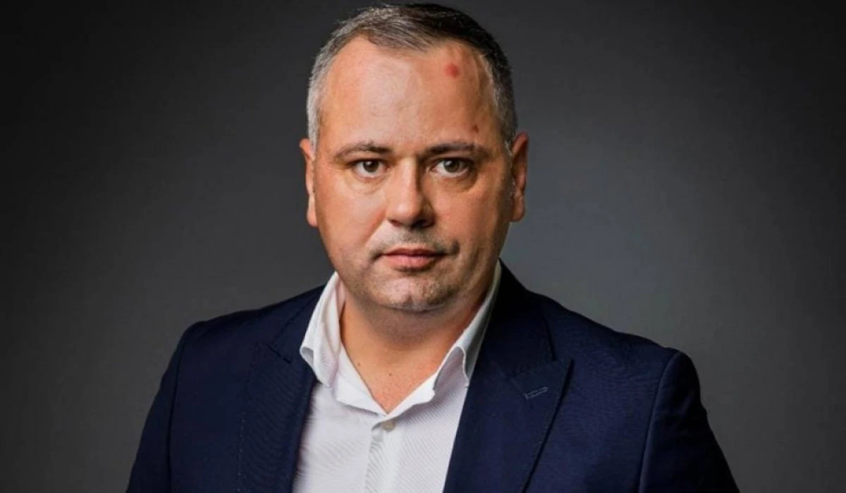 Noul ministru al Agriculturii vrea să interzică făina de greieri și carnea sintetică în magazinele din România