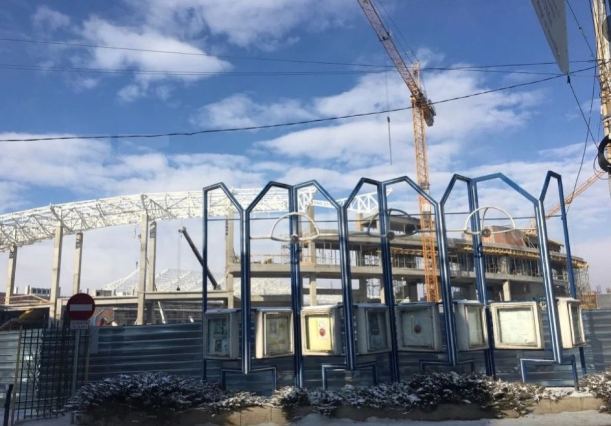Noul stadion din Târgu Jiu, finalizat în doar doi ani. La Arad se bate pasul pe loc din 2012