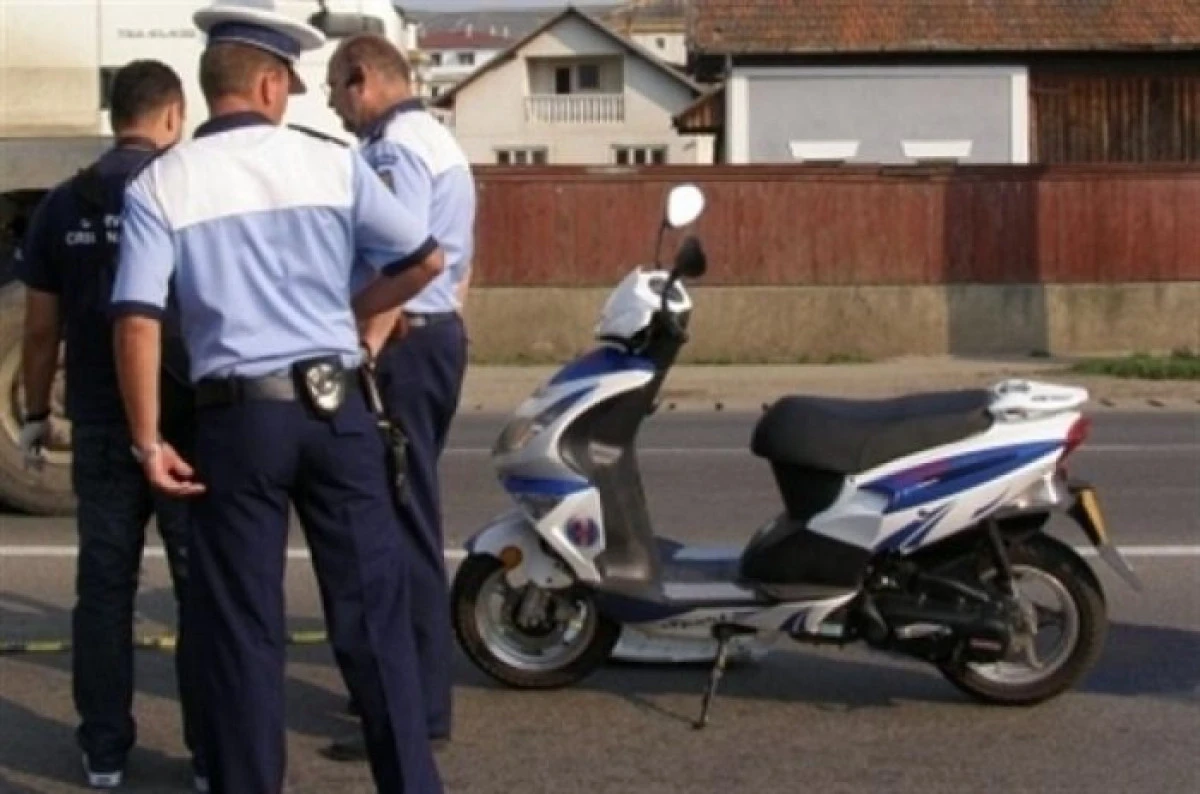 Nu merge "și așa"! Un bărbat a fost prins conducând fără permis un moped neînregistrat
