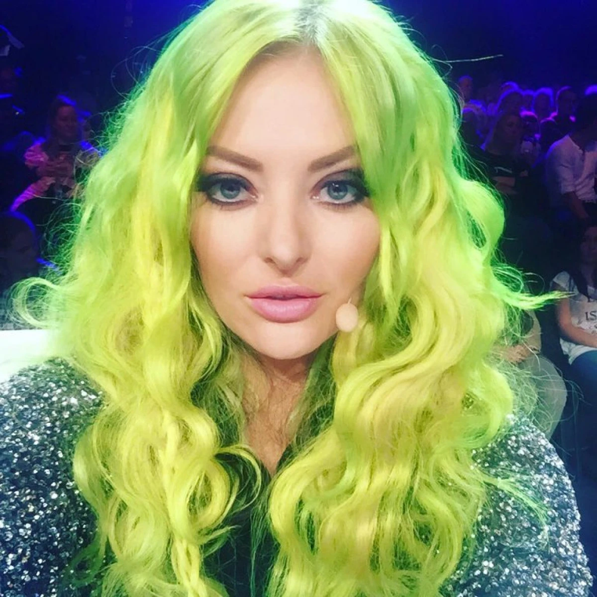 Nu o să îți vină să crezi de ce poartă Delia atât de des peruci
