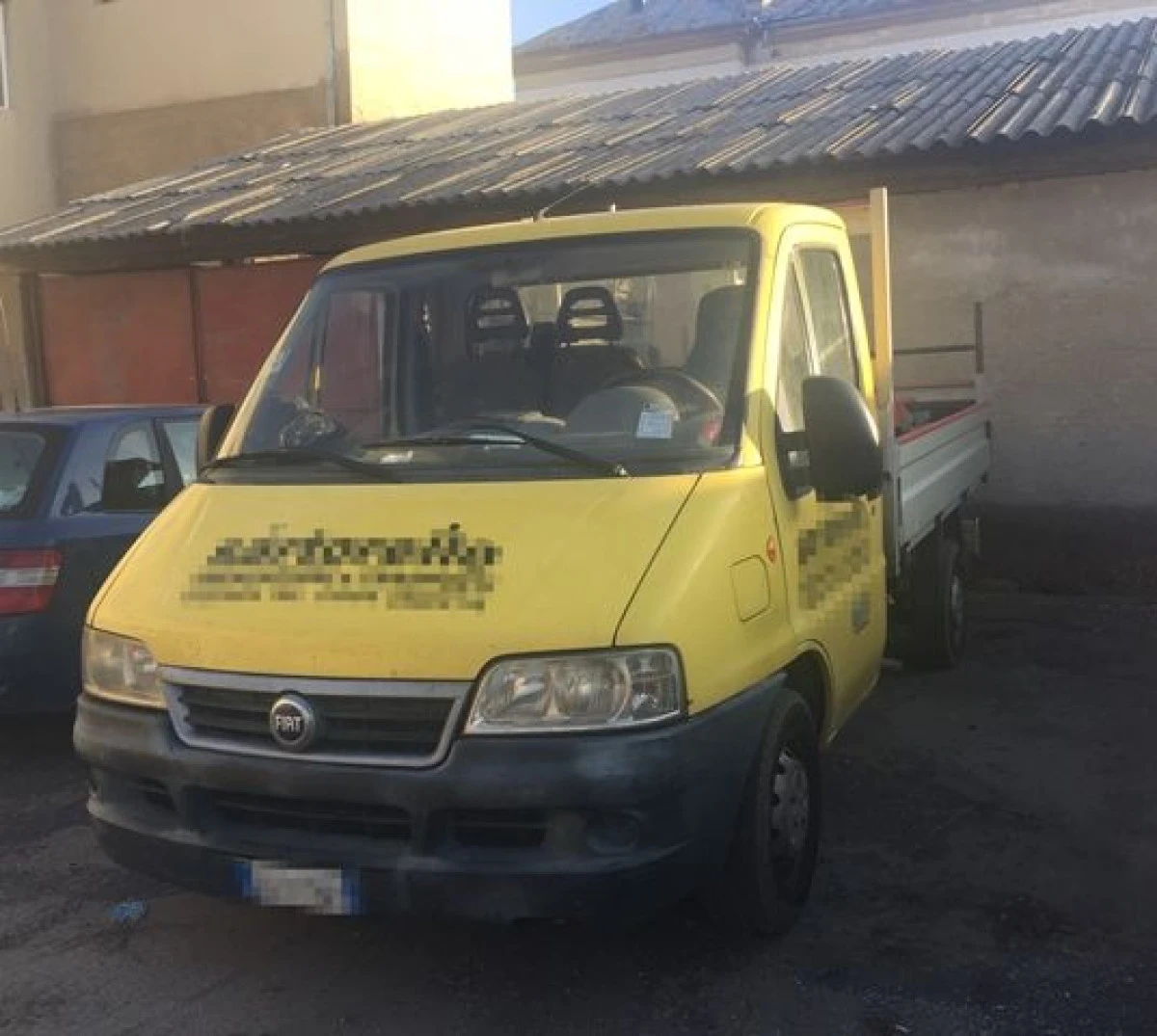 O autoutilitară căutată pentru confiscare în Italia, găsită la Nădlac