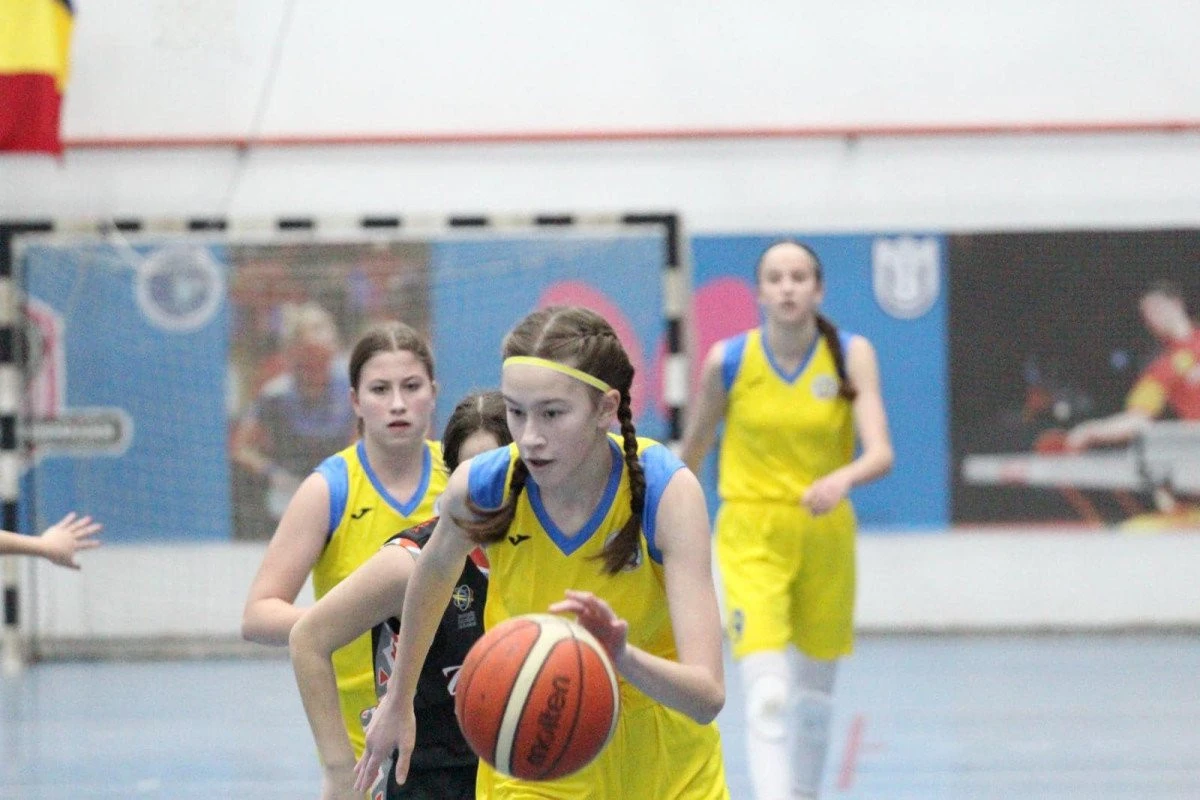 O baschetbalistă de la CSȘ Gloria se pregătește la Arad, cu naționala sub 14 ani