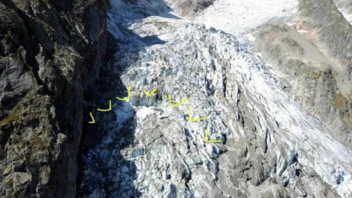 O bucată din ghețarul Planpincieux, de pe Mont Blanc, la un pas de prăbușire