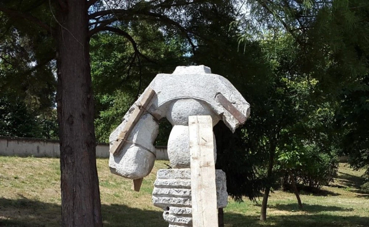 O „CAPODOPERA“ DEMNA DE CAPITALA CULTURALA 2021: SCULPTURA LEGATA CU SARMA, DUPA CE A FOST SPARTA CU BULDOZERUL
